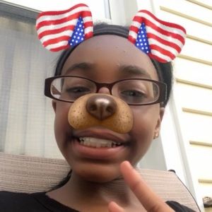 Meet your Posher, Nola